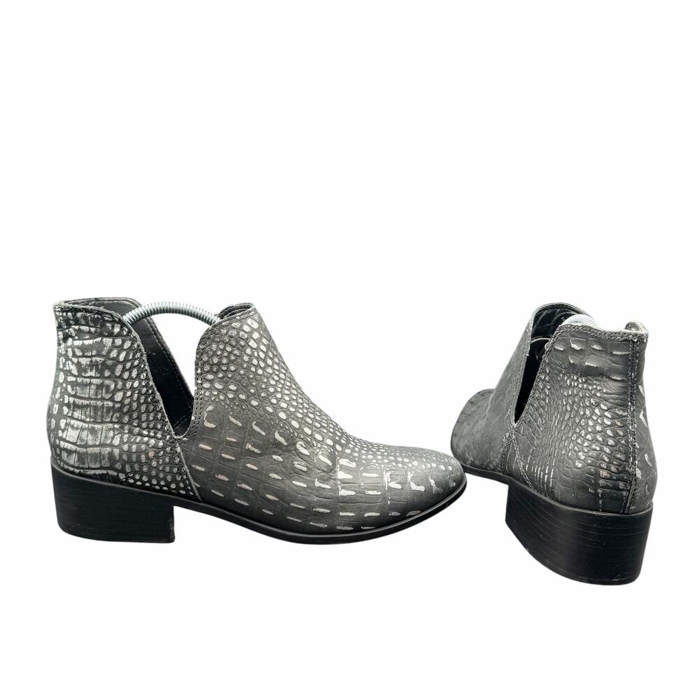 Kaana’s Black Silver Croc Embossed Booties 9M Block Heel